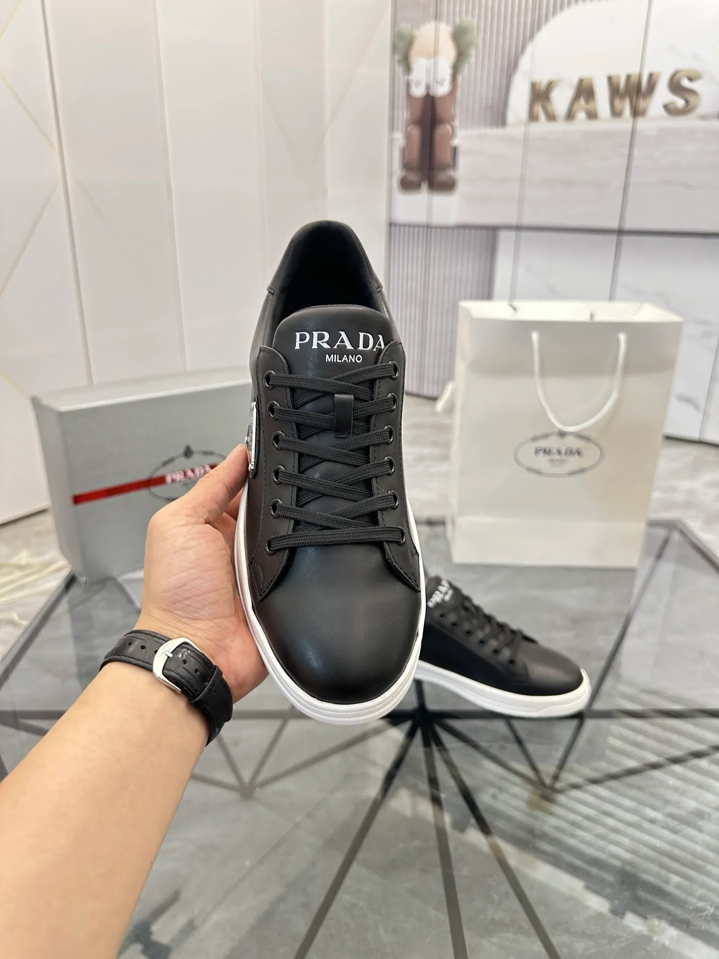 Men's shoes for sale 💰: 💰P540¥ High-end top quality Product trademark: Prada *"Prada*" low-top casual shoes Regular size: 38-45 (can be customized to 46) Product materials: imported first-layer cowhide for the upper, water-dyed cowhide lining, cowhide feet, original outsole. No.: 001